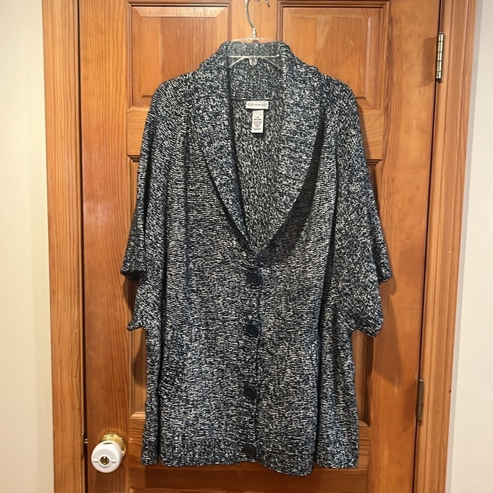 Catherine’s women’s quarter sleeve button down cardigan sweater size 3X.(26/28W)